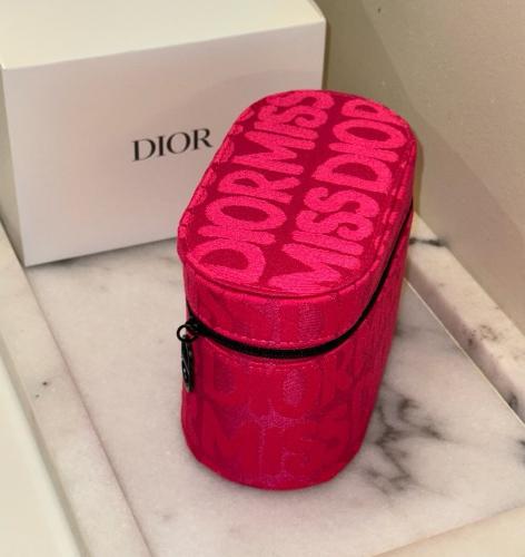 شنطه مكياج Dior