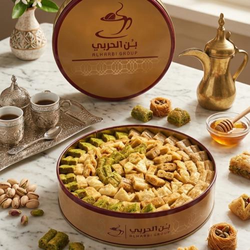 علبة معدن بقلاوة