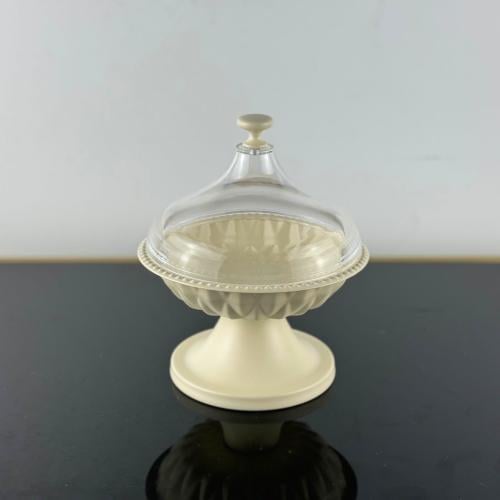 تمرية أبيض بغطاء اكريليك