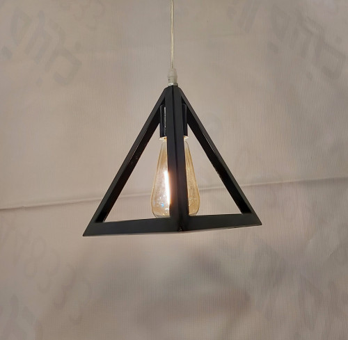 ثرياء مثلث اسود