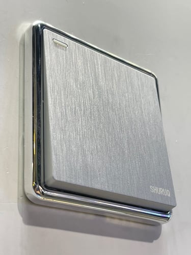 مفتاح مفرد بيانو باللون الفضي المعتق