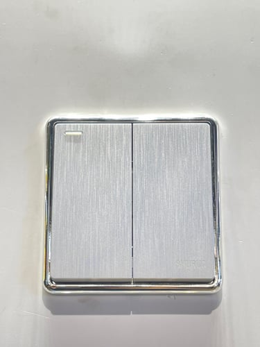 مفتاح مجوز بيانو باللون الفضي المعتق