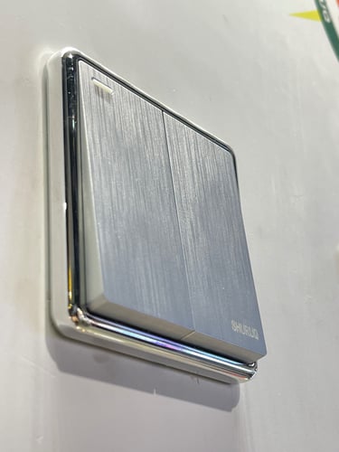 مفتاح مجوز بيانو باللون الفضي المعتق