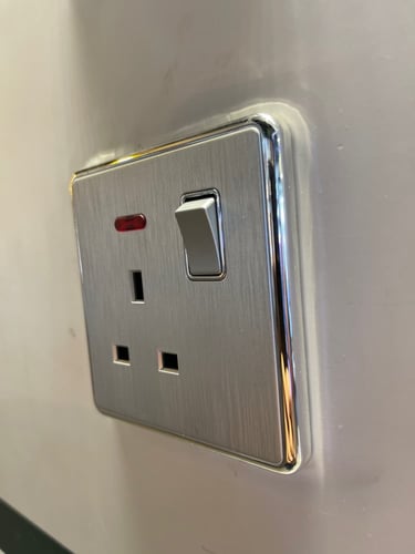 فيش ثلاثي 13A بيانو باللون الفضي المعتق