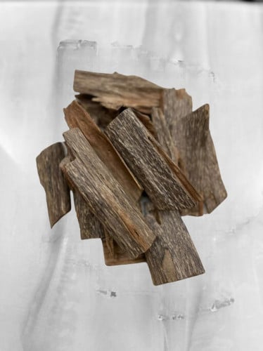 خشب عود ماليزي طبيعي