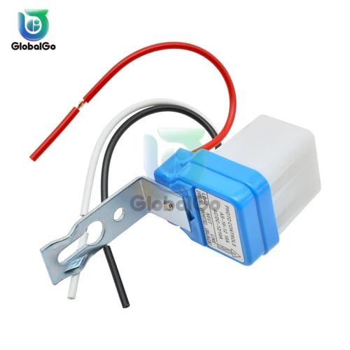 حساس الإضاءة الآلي