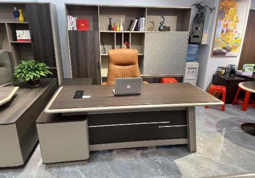 مكتب عصري فاخر بتصميم حديث وعصرى