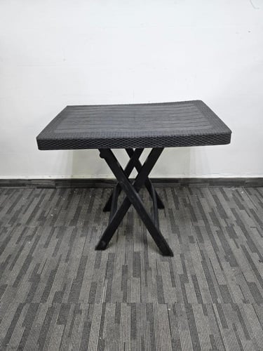 طاولة بلاستيك مستطيله بتصميم مبتكر ومميز