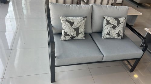 طقم جلسة خارجية أنيقة لـ 7 أشخاص