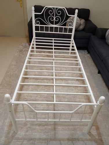 سرير حديد ابيض 190*90 سم