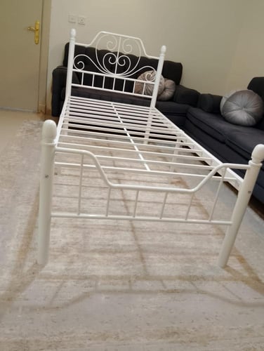 سرير حديد ابيض 190*90 سم
