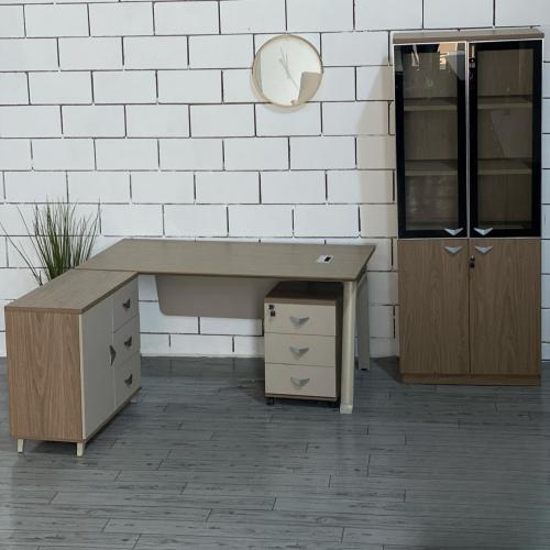 مكتب ترابي بيج بتصميم عصري ومتين لمكتبك المثالي