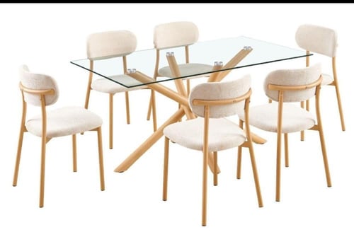 طاولة طعام تجمع بين الأناقة والراحة لون بيج