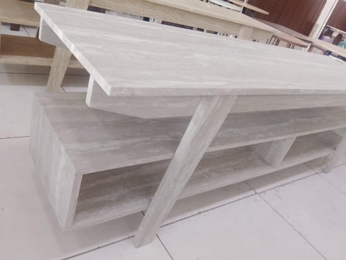 طاولة تلفاز بلازما ماليزي بتصميم عصري وانيق