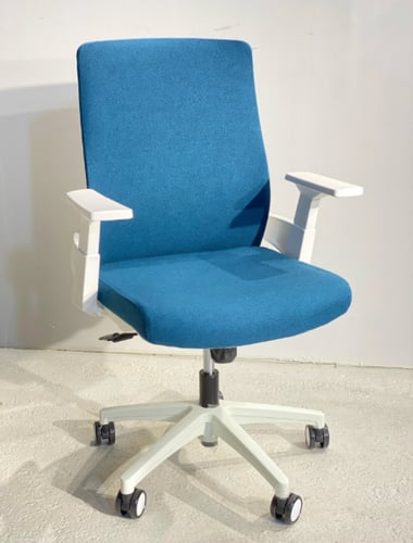 كرسي مكتب دوار بتصميم أنيق وراحة مطلقة