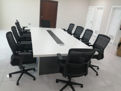 طاولة اجتماعات احترافية بتصميم مميز