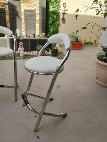 كرسي بار بتصميم حديث يناسب جميع الديكورات