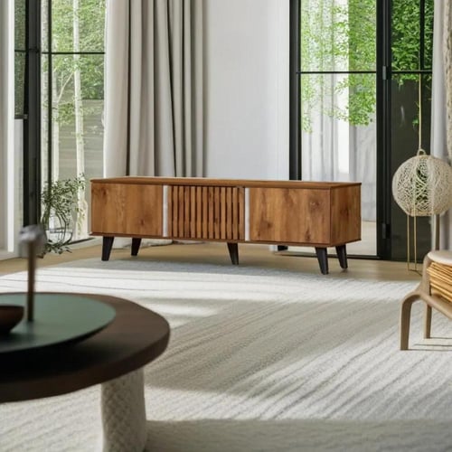 طاولة تلفاز عملية بمساحات تخزين متعددة