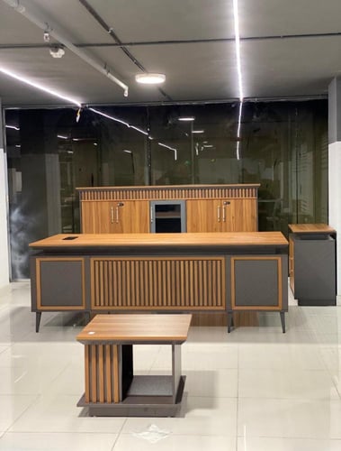 طقم مكتب إداري أنيق مع وحدات تخزين عصريه