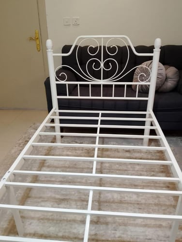 سرير حديد ابيض 190*90 سم