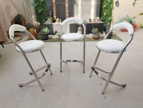 كرسي بار بتصميم حديث يناسب جميع الديكورات