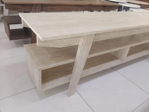 طاولة تلفاز بلازما ماليزي بتصميم عصري وانيق