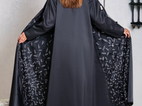 تفته اسود وتل ترتر ورد زري فضي عباية العيد