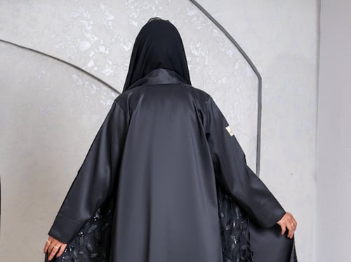 تفته اسود وتل ترتر ورد زري اسود عباية العيد