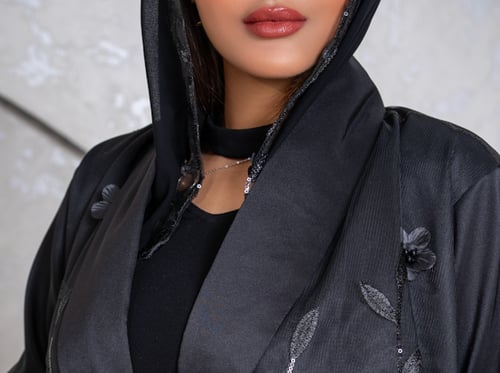 تفته اسود وتل ترتر ورد زري اسود عباية العيد