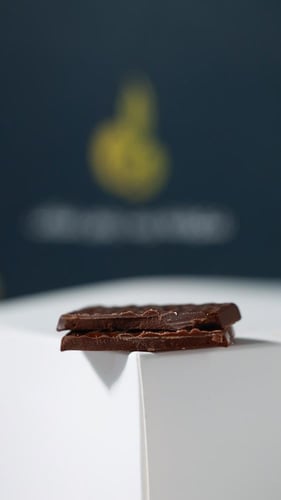 بوكس شوكلاتة بزيت زيتون قطاف بدون سكر مضاف