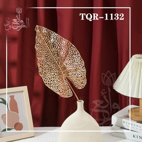 ورق كبير ذهبي