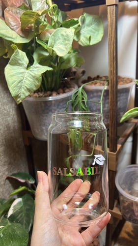 اكواب بالاسم او شعار