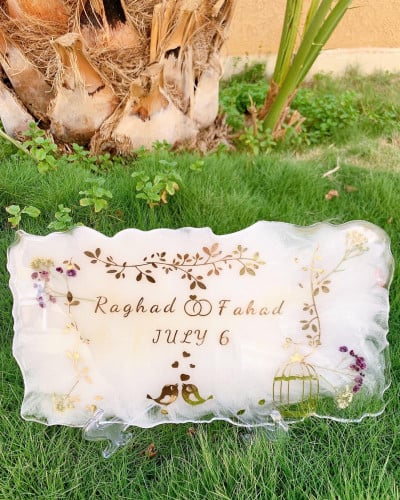 ستاند مع لوح للعروس