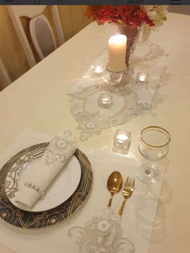 مفرش دانتيل فضي