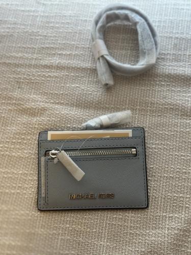 حامل بطايق مايكل كورس