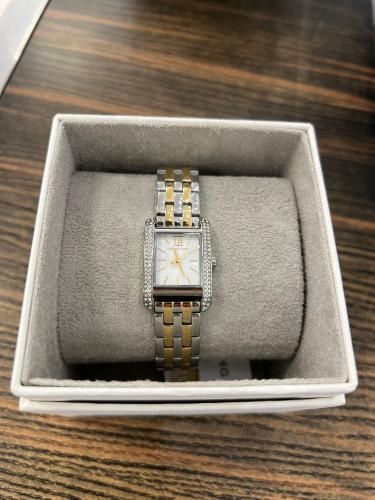 ساعة مايكل كورس