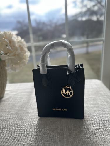 شنطة مايكل كورس