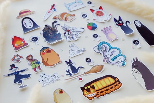 مجموعة ملصقات بتصميم Studio Ghibli