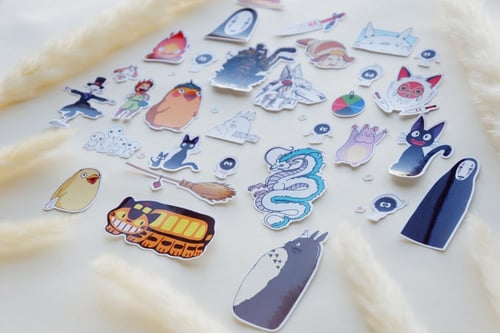 مجموعة ملصقات بتصميم Studio Ghibli