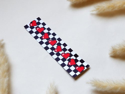 فاصل كتب بتصميم بيكسل قلوب