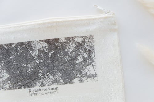 محفظة قماشية بتصميم خريطة شوارع الرياض