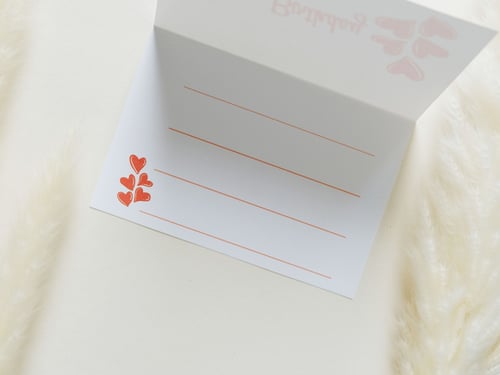 بطاقة إهداء بتصميم Happy Birthday (برتقالي)