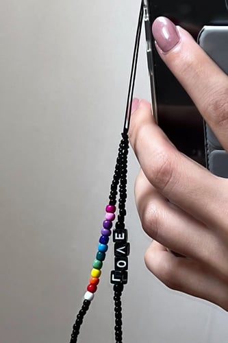 تعليقة زينة للجوال LOVE (ملون)