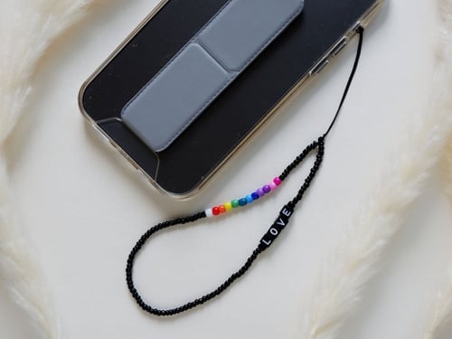 تعليقة زينة للجوال LOVE (ملون)