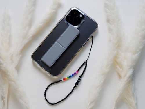 تعليقة زينة للجوال LOVE (ملون)