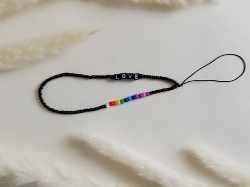 تعليقة زينة للجوال LOVE (ملون)