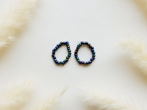 مجموعة من 4 سلسال وخواتم