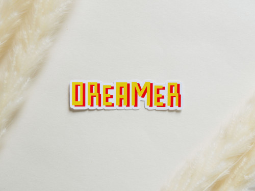 ملصق بتصميم عبارة Dreamer