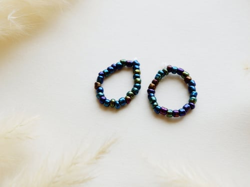 مجموعة من 4 سلسال وخواتم