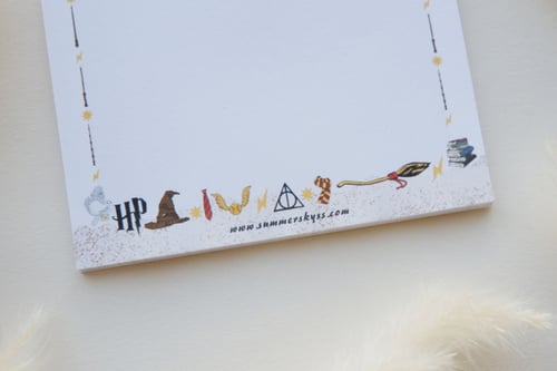 ورق ملاحظات بتصميم Harry Potter